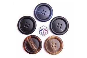 Difference between resin buttons and plastic buttons